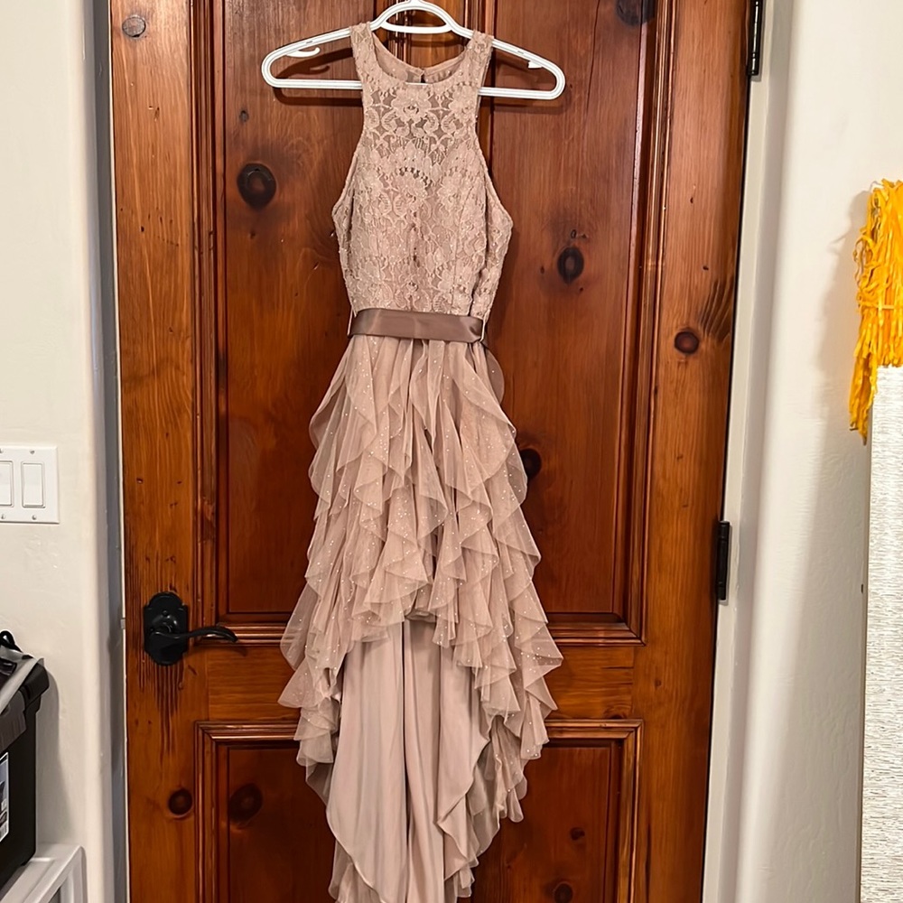 Gently used prom dress. Short in the front, long in the back. Tan with glitter.